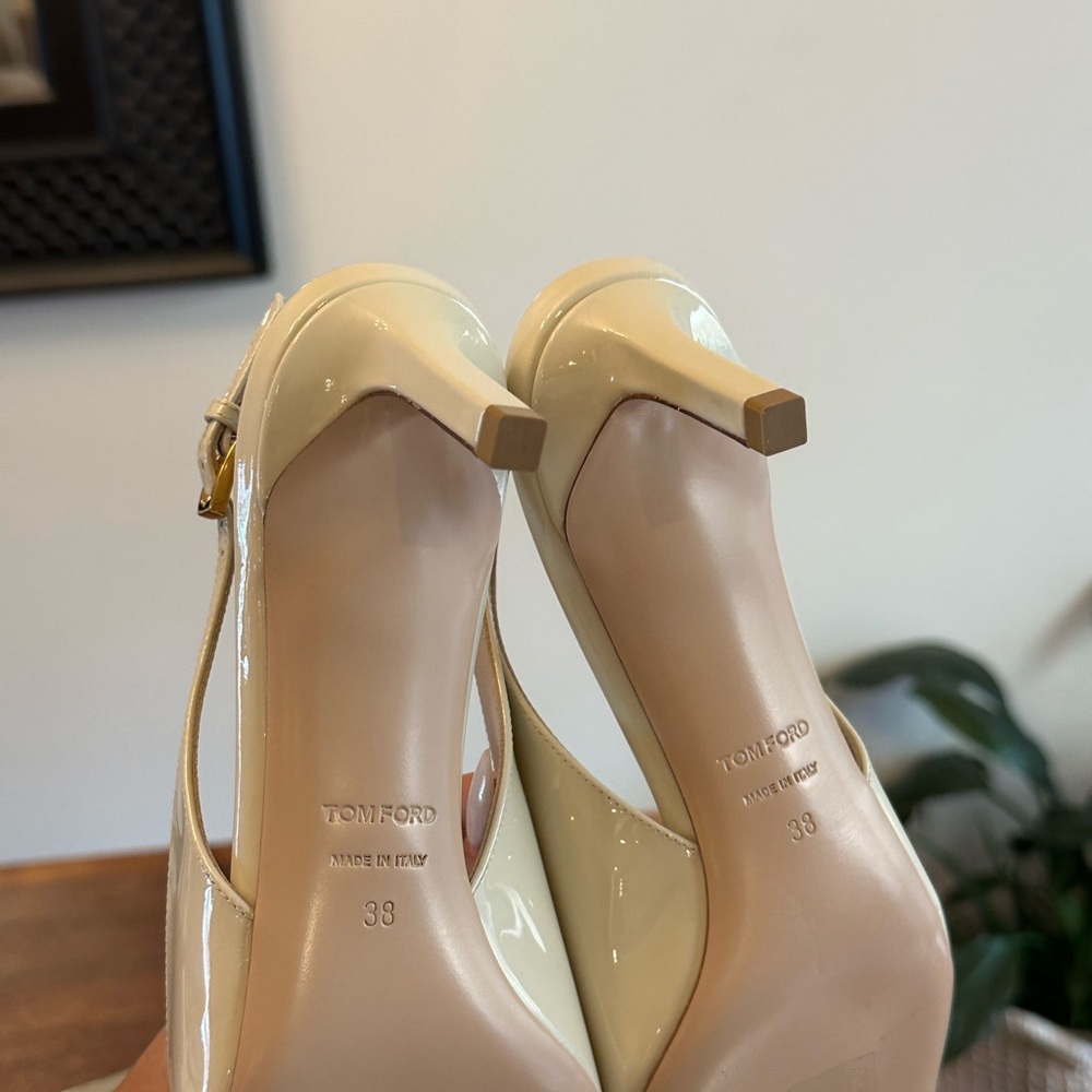 Tom Ford Cream Slingback Heels with Gold Chain - Picture 10 of 15